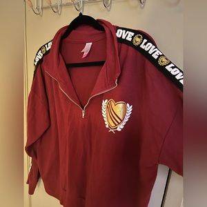 Trendy zip up. Maroon Color. Size XL